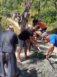 Kerja Bakti Warga Gembyong Pembuatan Talud di Rt 09