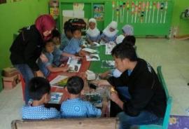 Finger Painting Kembangkan Kreativitas, Imajinasi dan Motorik Kasar Anak